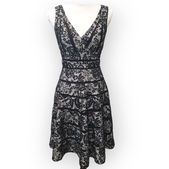 JS Collections Sleeveless Fit & Flare Dress SZ 4 Black/White Sleeveless - Picture 1 of 10